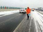 池州多處國省干道積雪結冰 公路部門全力鏟雪除冰