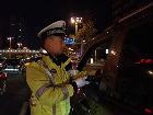 交通警察： 把每天扮成“平安夜”