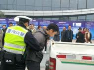 合肥交警現場演示“查酒駕”（視頻）