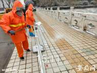 合肥新站區出動鏟雪車18輛融雪鹽30余噸抗雪除冰