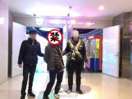 合肥：偷完錢(qián)還不走 躺按摩椅上睡一覺(jué)