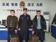 归心似箭 粗心二人双双拎错行李箱