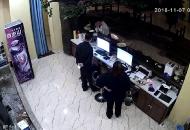 銅陵三名男子凌晨沖進浴場持刀打砸前臺被拘