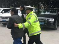 執勤輔警遇傷者求助 及時救助護平安