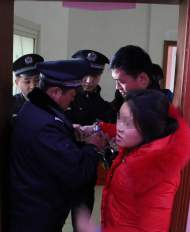 鳳臺法盲“老賴”竟要告法院執(zhí)行干警強制執(zhí)行