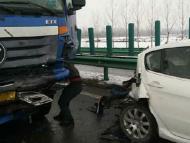 G3京臺高速兩車追尾   交警提醒：雪天路滑請保持安全車距