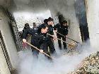 灵璧：电车充电电线起火 军警齐心将火扑灭