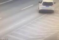 女司機走錯岔道口 竟然高速路上倒車