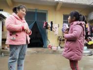 亳州10岁女孩从小学手语 成为全家的“翻译官”