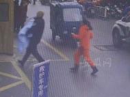 女童高燒抽搐急哭家人 蕪湖交警4分鐘將其送醫(yī)