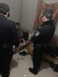 患病男子持刀自殺 危急關頭合肥民警徒手奪刀
