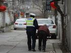 濉溪：大年初四老人迷路 交警助其回家团圆