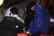 電動三輪車側翻 舒城警民聯手救援受傷駕駛員