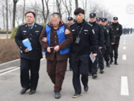 涡阳打掉一涉黑犯罪团伙  押解疑犯指认现场（视频）
