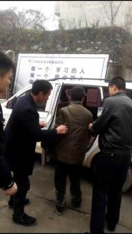 大年三十老人走失 寧國(guó)民警助其找到家人 