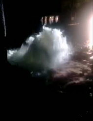 歙縣：自來水管爆管  搶修人員冒雨搶修到凌晨