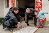 春節期間，祁門千年磻村上演非遺民俗“接羅漢”