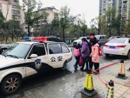安慶：三名小學生模仿沙灘篝火 餐廳內燒作業本取樂 民警及時處置送其回家