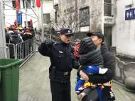 黃山景區：粗心父母“丟娃”，熱心民警找回