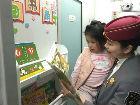 春運迎來返程客流高峰 列車上開設“圖書角”