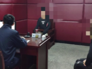 四人盜竊寺廟功德箱 先磕個(gè)頭求原諒