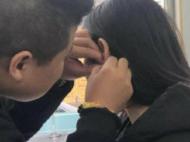為了身份證照片好看 女子打八個(gè)耳洞戴八枚耳環(huán)