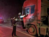 司機(jī)車內(nèi)昏迷命懸一線   交警緊急破窗全力救助