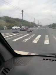 S326省道休寧齊云山路段發(fā)生一起交通事故，3人受傷 