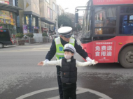 淮北交警助白血病男童圆“警察梦”