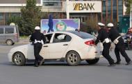 車輛故障急停鬧市口 蕪湖交警熱心幫助
