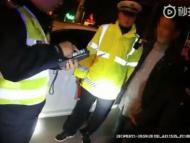 神操作？民警追赶酒驾男子大喊三声“倒”  男子应声倒下