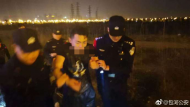 合肥：男子酒后不慎落水 民警及時(shí)出手相救