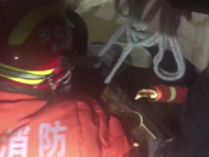 工人負傷被困大橋夾層 消防及時救援