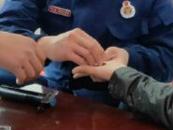 戒指“咬手” 消防成功“解套”