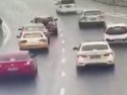 駕駛途中突遇熟人 停車搭話致他人追尾