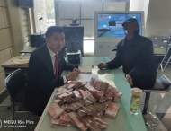 颍上一被执行人怕追刑责，携75万现金交到法院  
