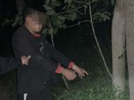 ﻿亳州一男子网吧内顺手牵羊 偷手机藏在草丛里