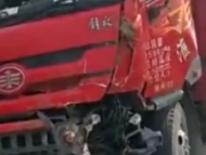 大货车头部变形灯掉了还能继续开？交警：不可以！