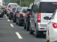 繞城高速蜀山入口車流量大 通行緩慢