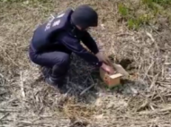 村民挖出手榴彈 民警排彈除隱患