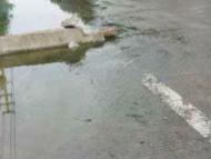网友投诉道路凹陷有积水  蒙城县委：积极返修保通行