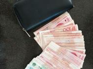 好的哥拾金不昧 萬元現金完璧歸趙