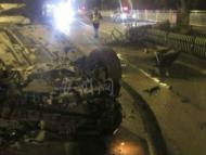 醉駕惹禍 池州一小轎車深夜撞上綠化帶中景觀石