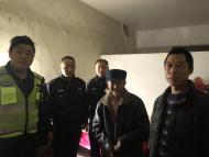 八旬老漢夜宿街頭 鳳陽(yáng)民警驅(qū)車(chē)40公里送回家