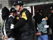 男子为朋友出头拿两把菜刀逼人道歉   均被刑事拘留