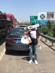 宿州：占用應急車道還超員，這輛車真添堵被處罰