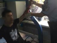因瑣事想不開 銅陵一男子用碎玻璃割自己手臂