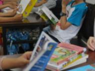 安徽省中小學今秋試行網上招生 不到分數線不給建學籍