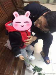 淮北：这对父母心真大，自己怄气，竟将两岁女儿忘街头