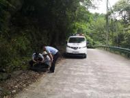 孤寡老人大山深處迷了路 涇縣民警火速救援暖了心 